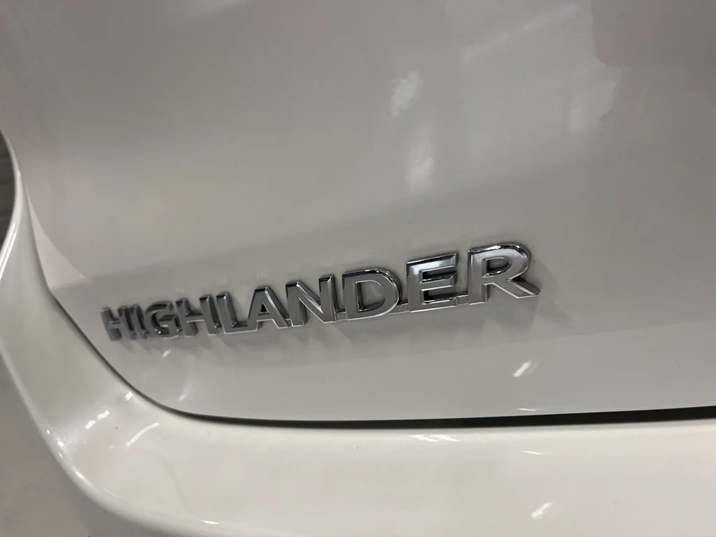 Used 2018 Blizzard Pearl Toyota LE Plus image 39
