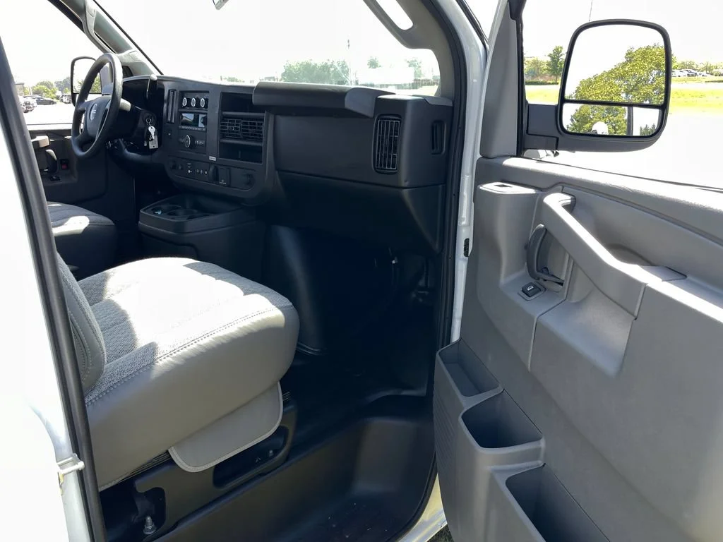 New 2025 Summit White GMC 1WT image 21