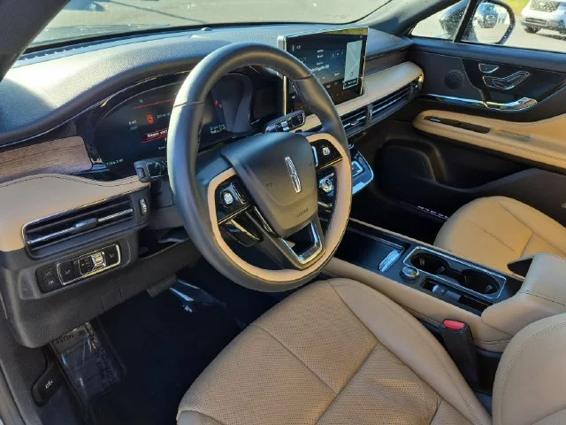 Used 2023 Gray Lincoln Grand Touring image 15