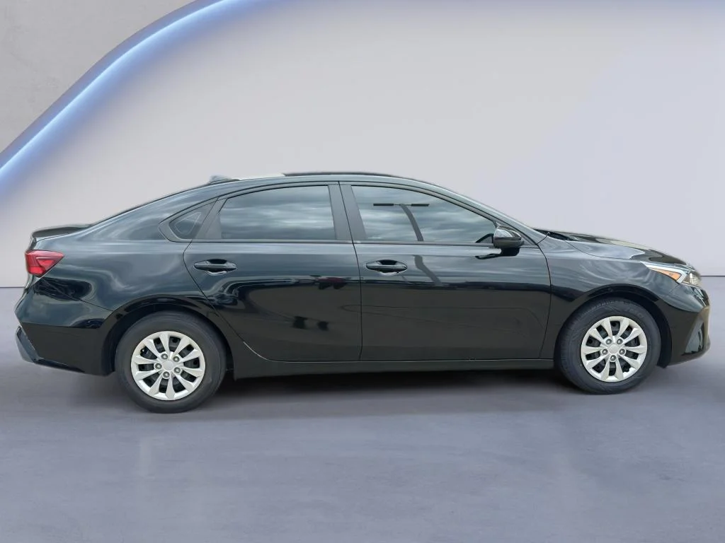 Used 2024 Aurora Black Kia LX image 31