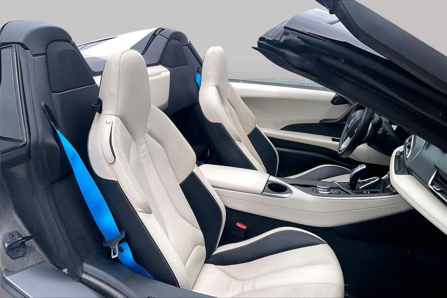 Used 2019 Crystal White Pearl Metallic w/Frozen Gray Accent BMW  image 8