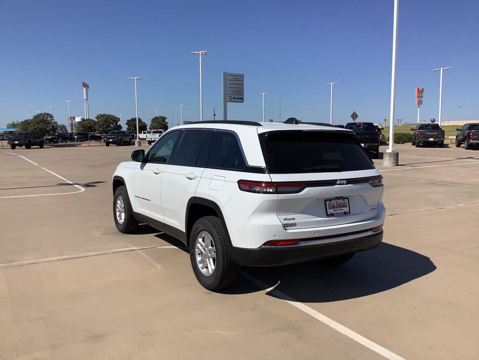 2025 Jeep Grand Cherokee Laredo - Photo 8
