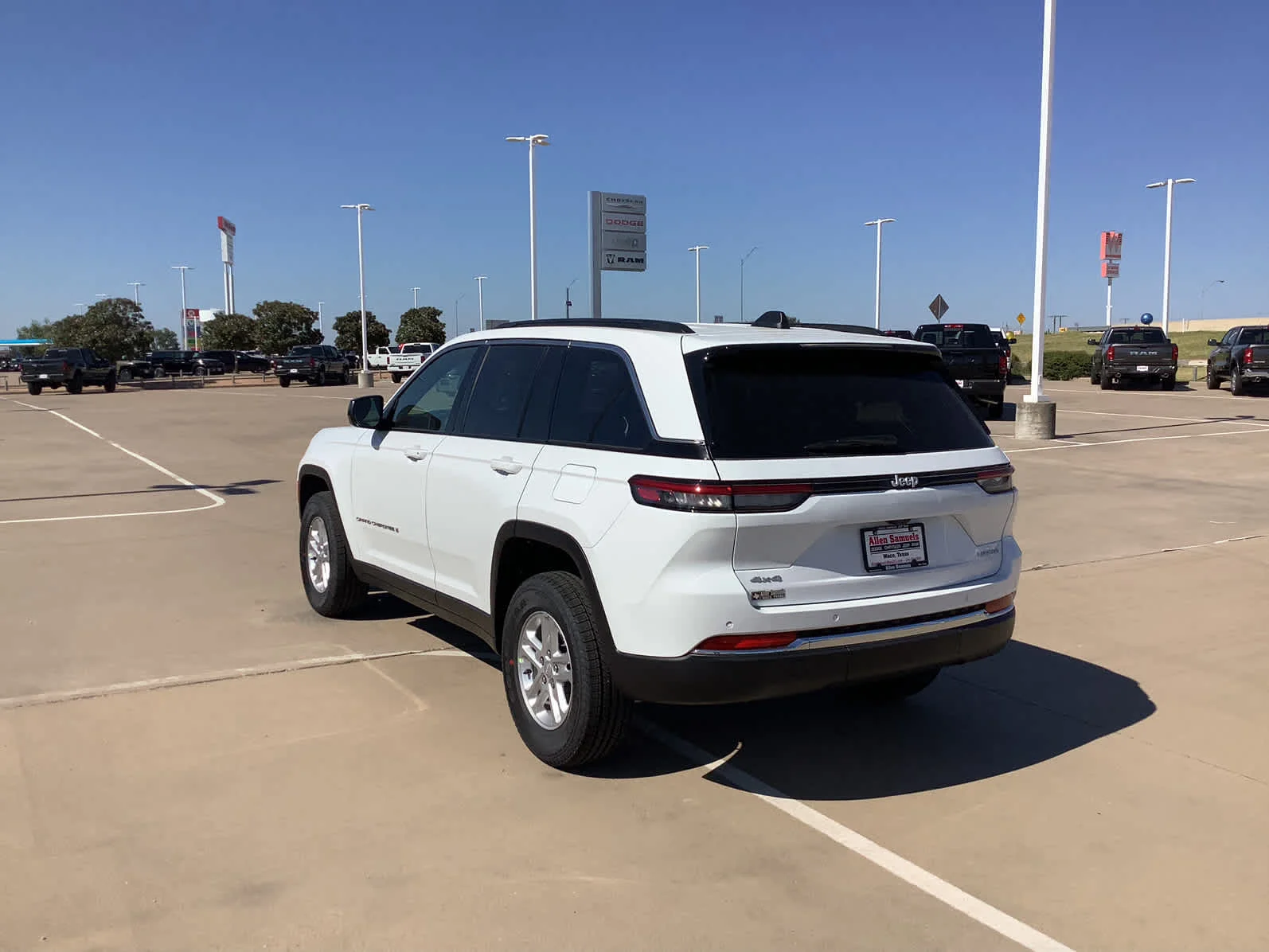 2025 Jeep Grand Cherokee Laredo - Photo 8
