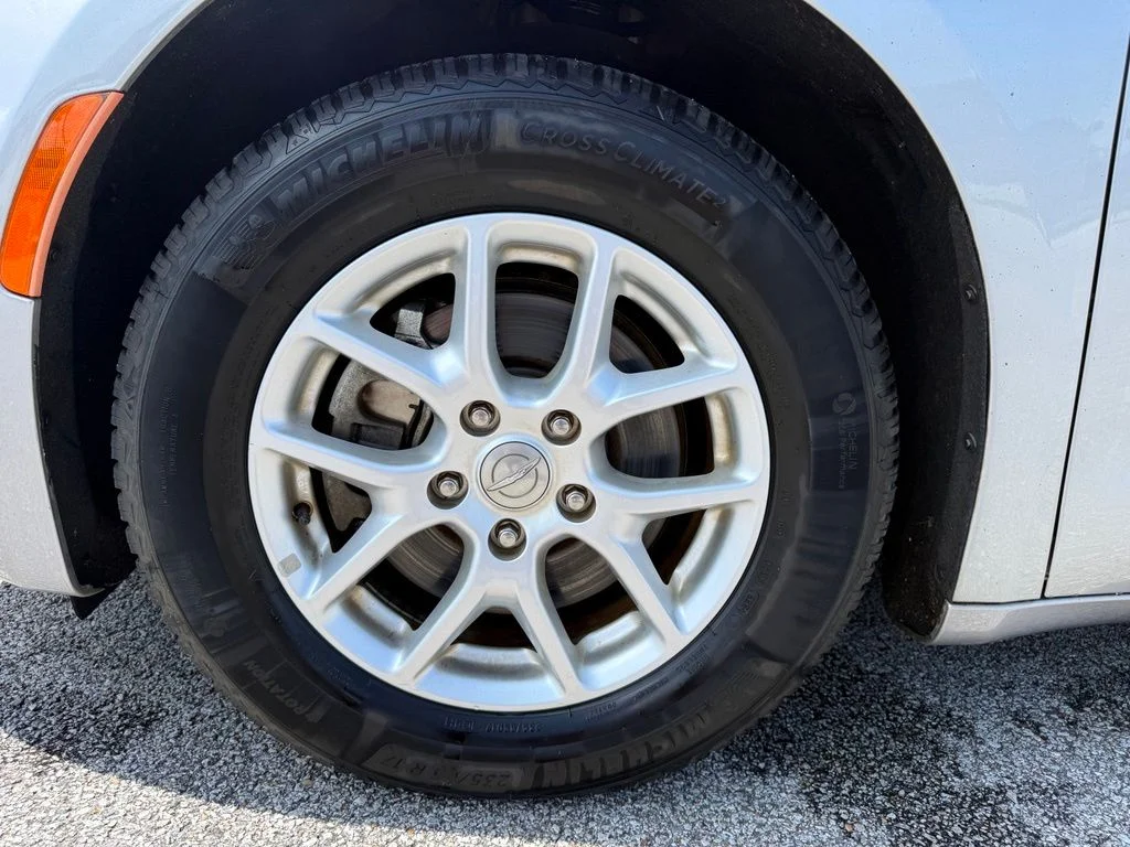 Used 2020 Silver Chrysler Touring L image 22