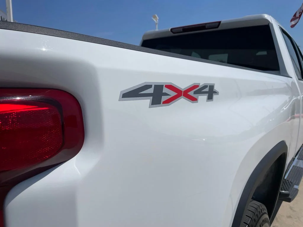 Used 2025 White Chevrolet LT image 6