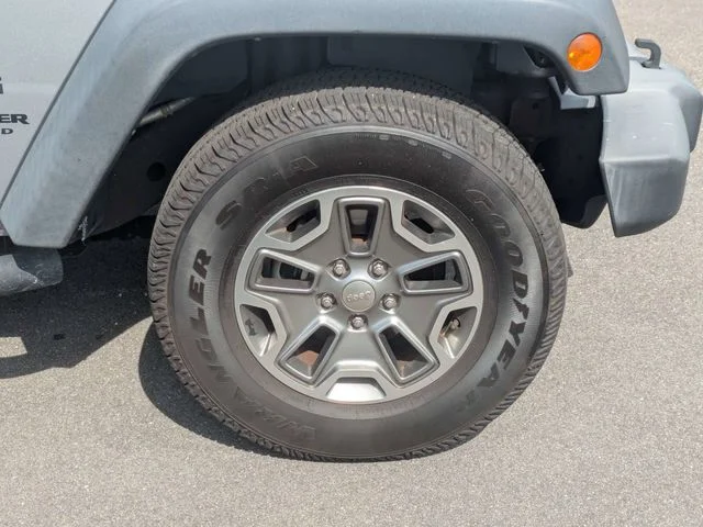 Used 2017 Silver Jeep Unlimited Sport image 11