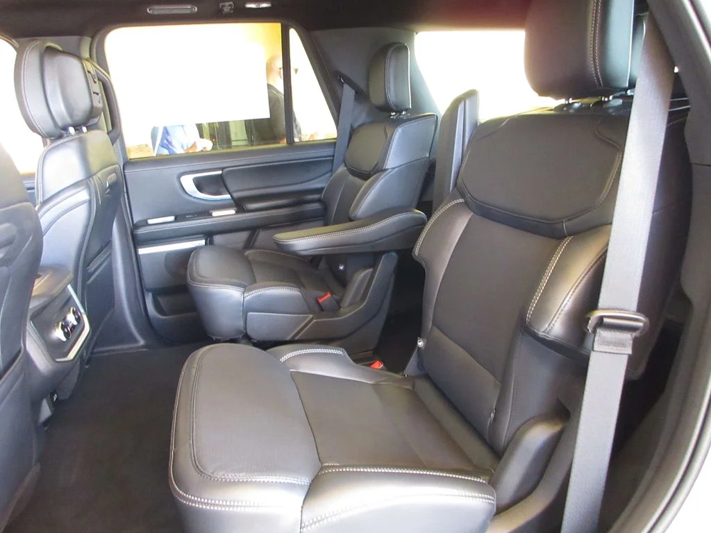 New 2026 Glacier Gray Metallic Tri-Coat Ford Platinum image 24