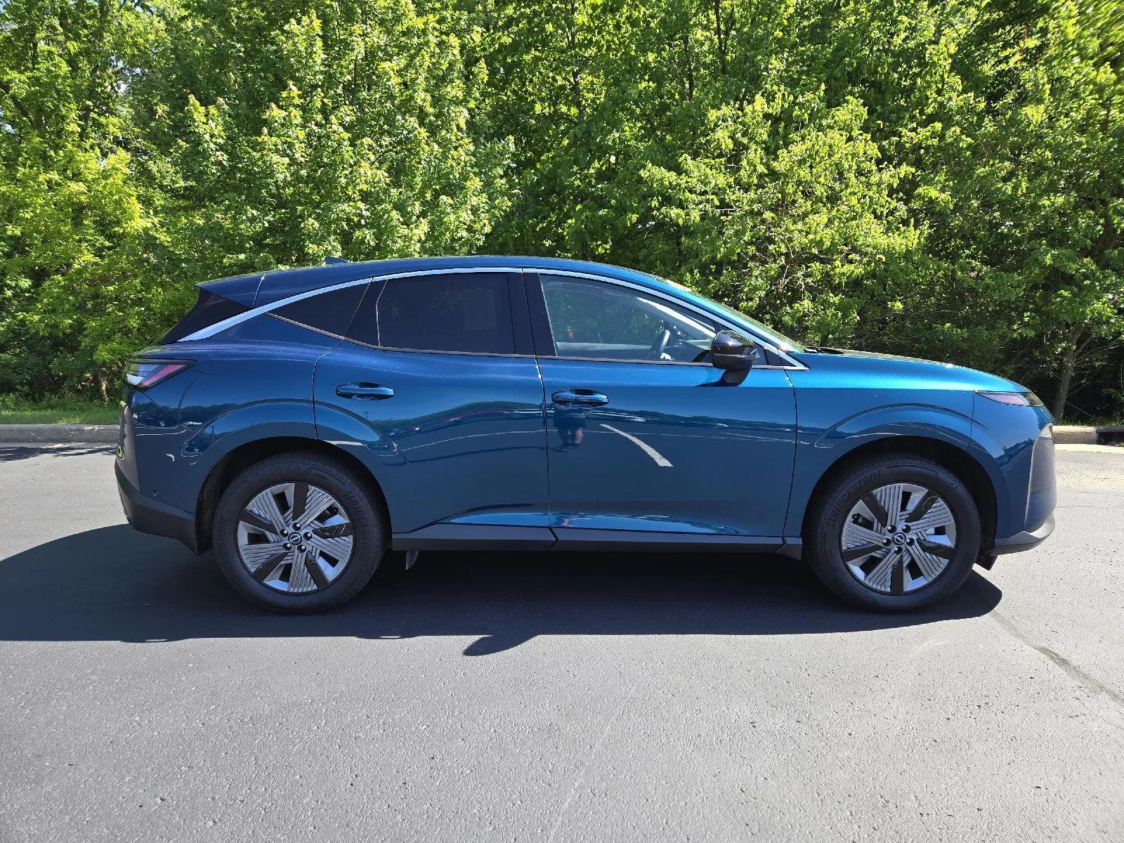 Used 2025 Aurora Blue Pearl Metallic Nissan SL image 2