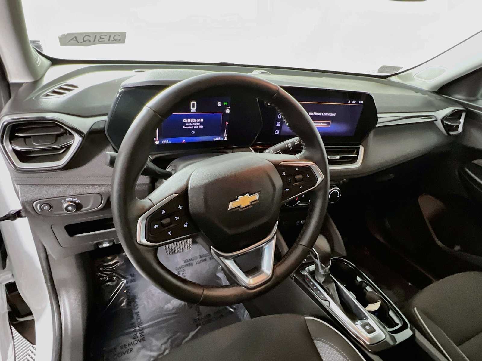Used 2025 Summit White Chevrolet LT image 11