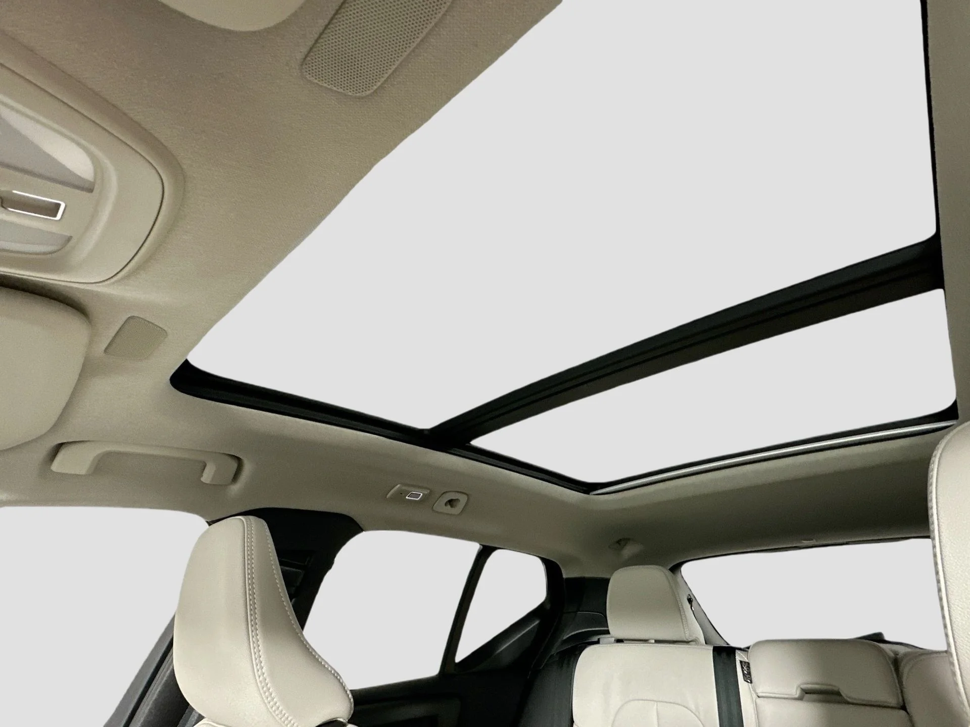 New 2026 Vapour Grey Volvo Plus image 22