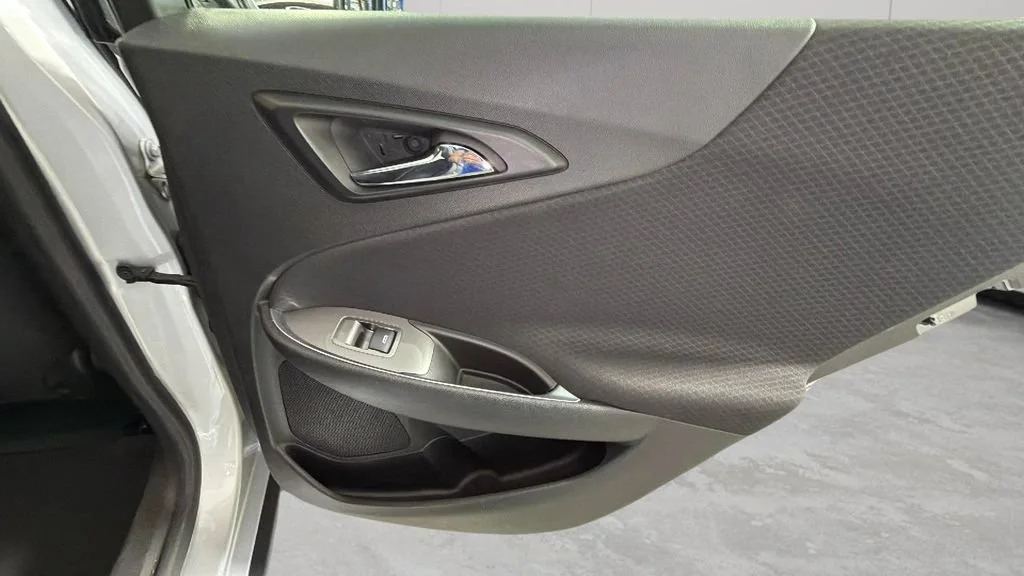 Used 2022 Silver Ice Metallic Chevrolet LT image 31