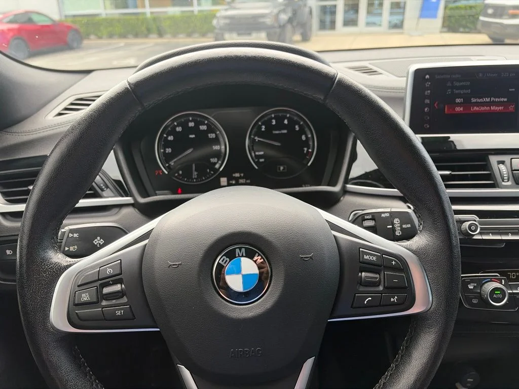 Used 2022 White BMW sDrive28i image 11