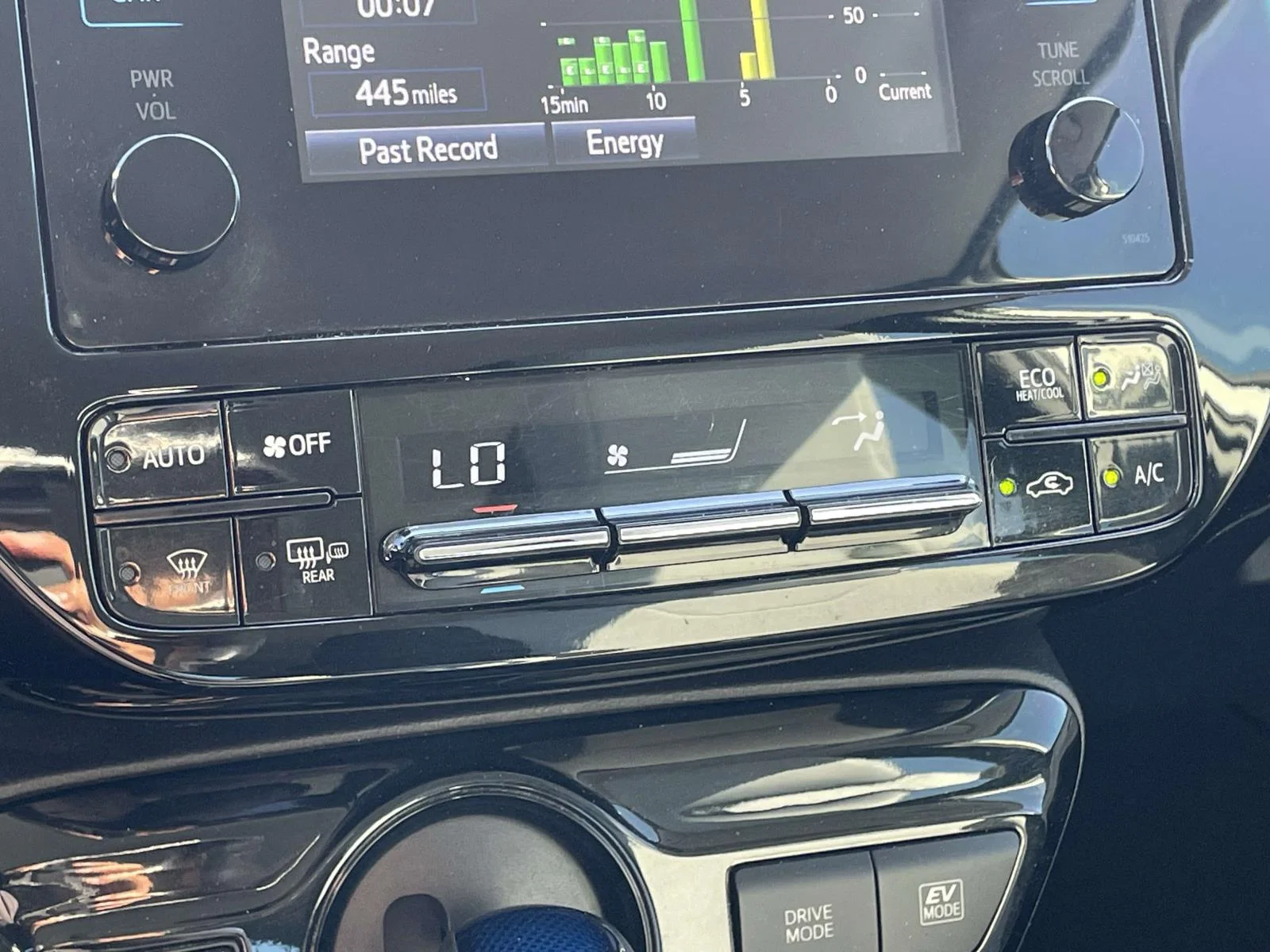 Used 2019 Blizzard Pearl Toyota LE image 18