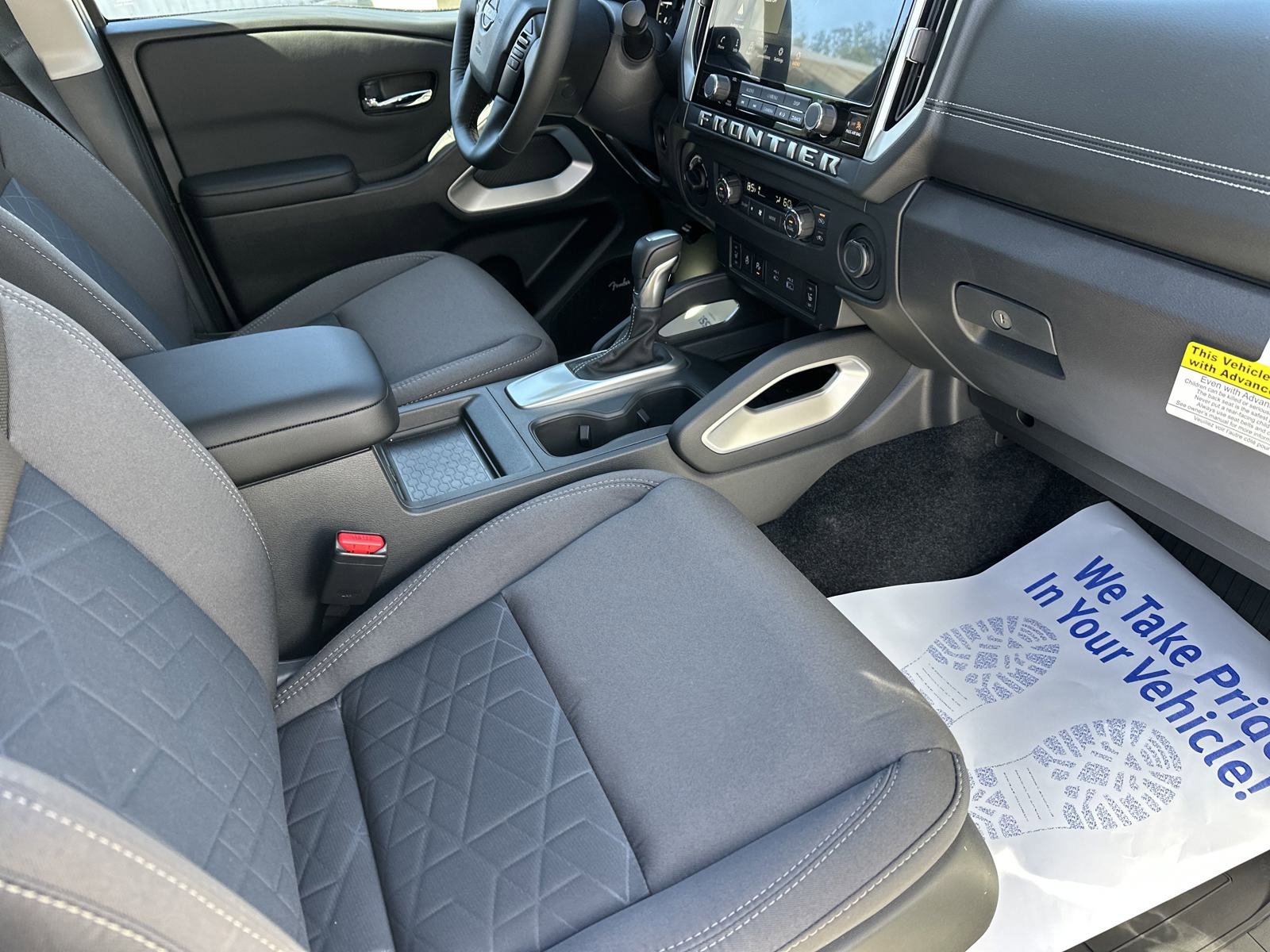 2025 Nissan Frontier SV - Photo 14