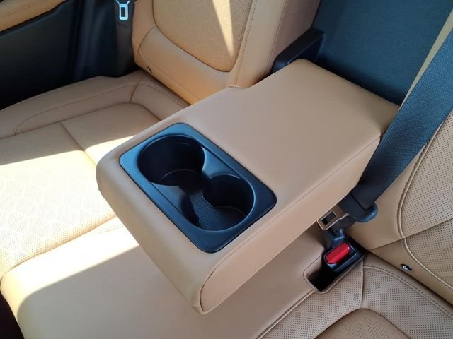 Used 2024 Snow White Pearl Kia EX image 28