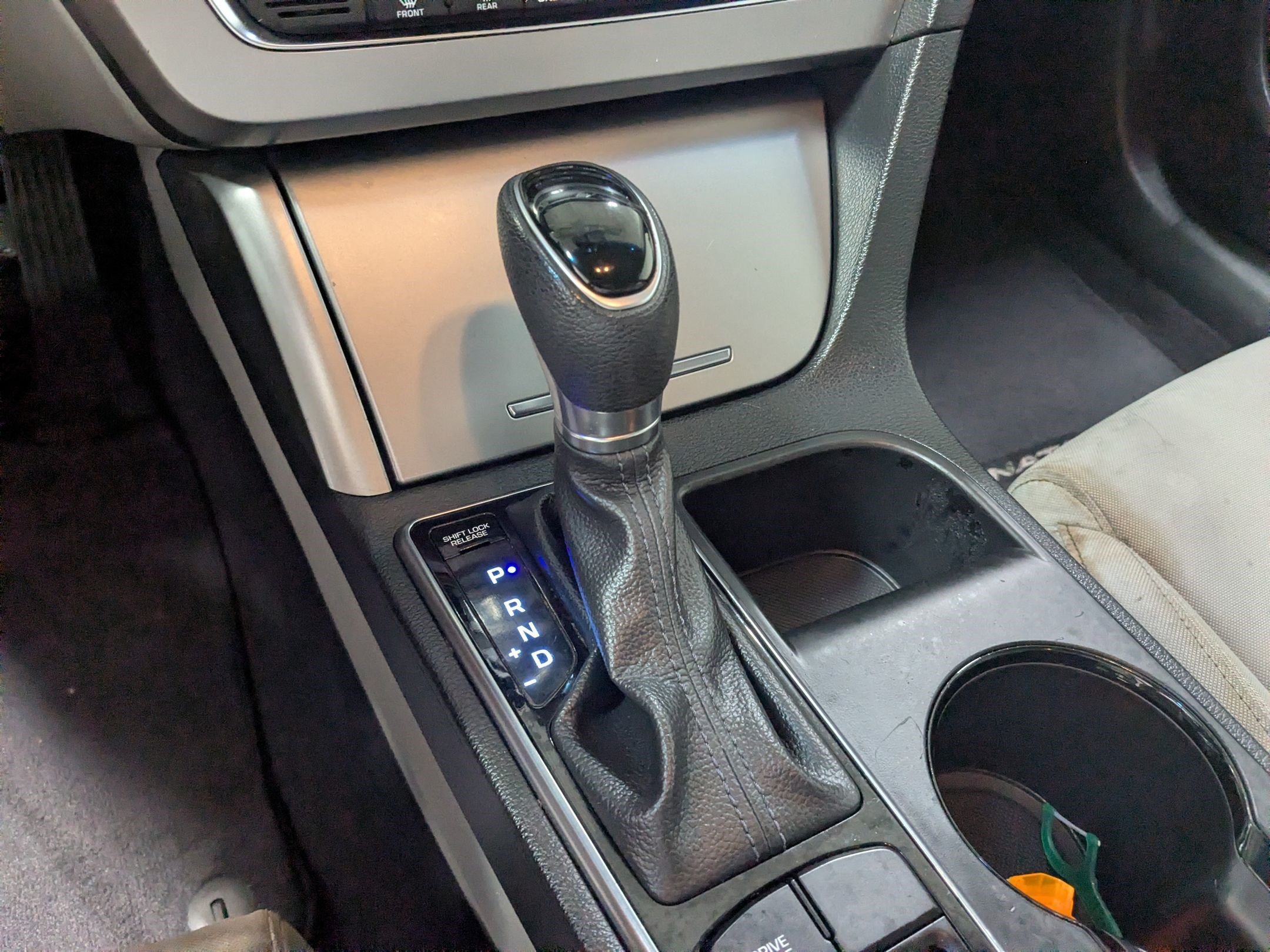 Used 2016 Starlight Silver Hyundai SE image 16