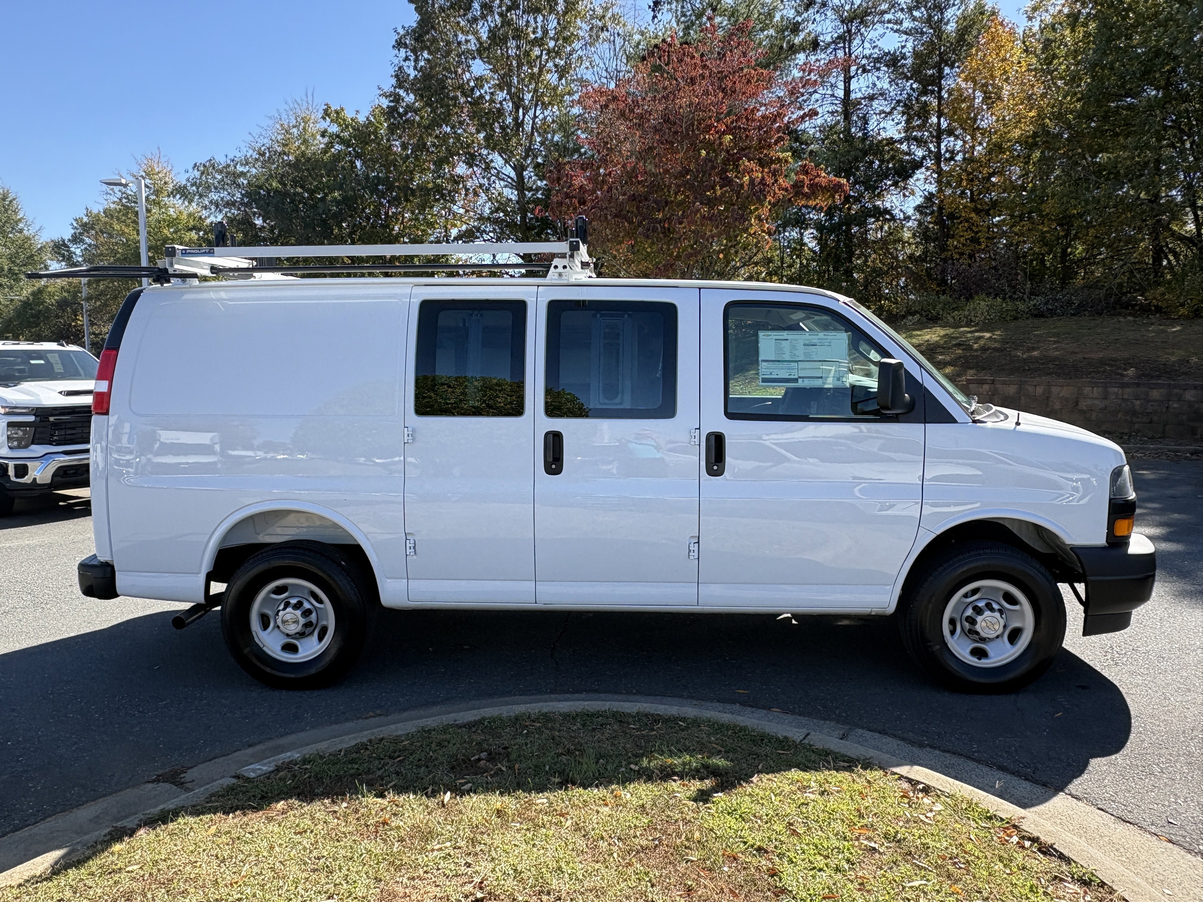 New 2025 Summit White Chevrolet WT image 6