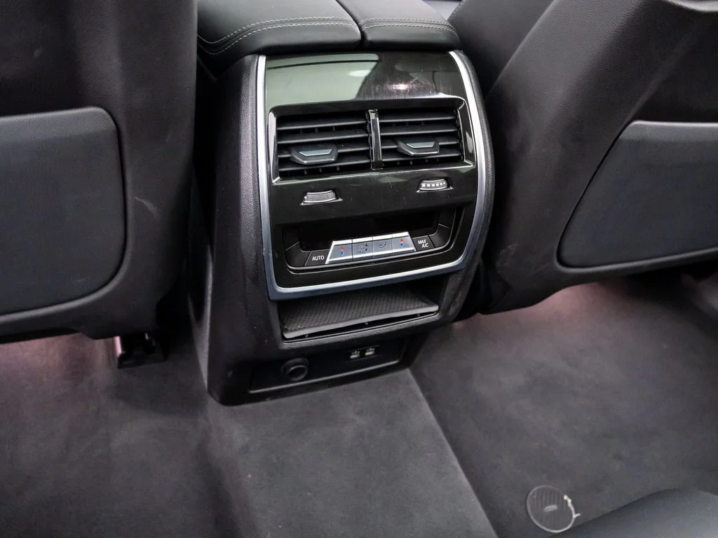 Used 2024 Gray BMW xDrive40i image 22