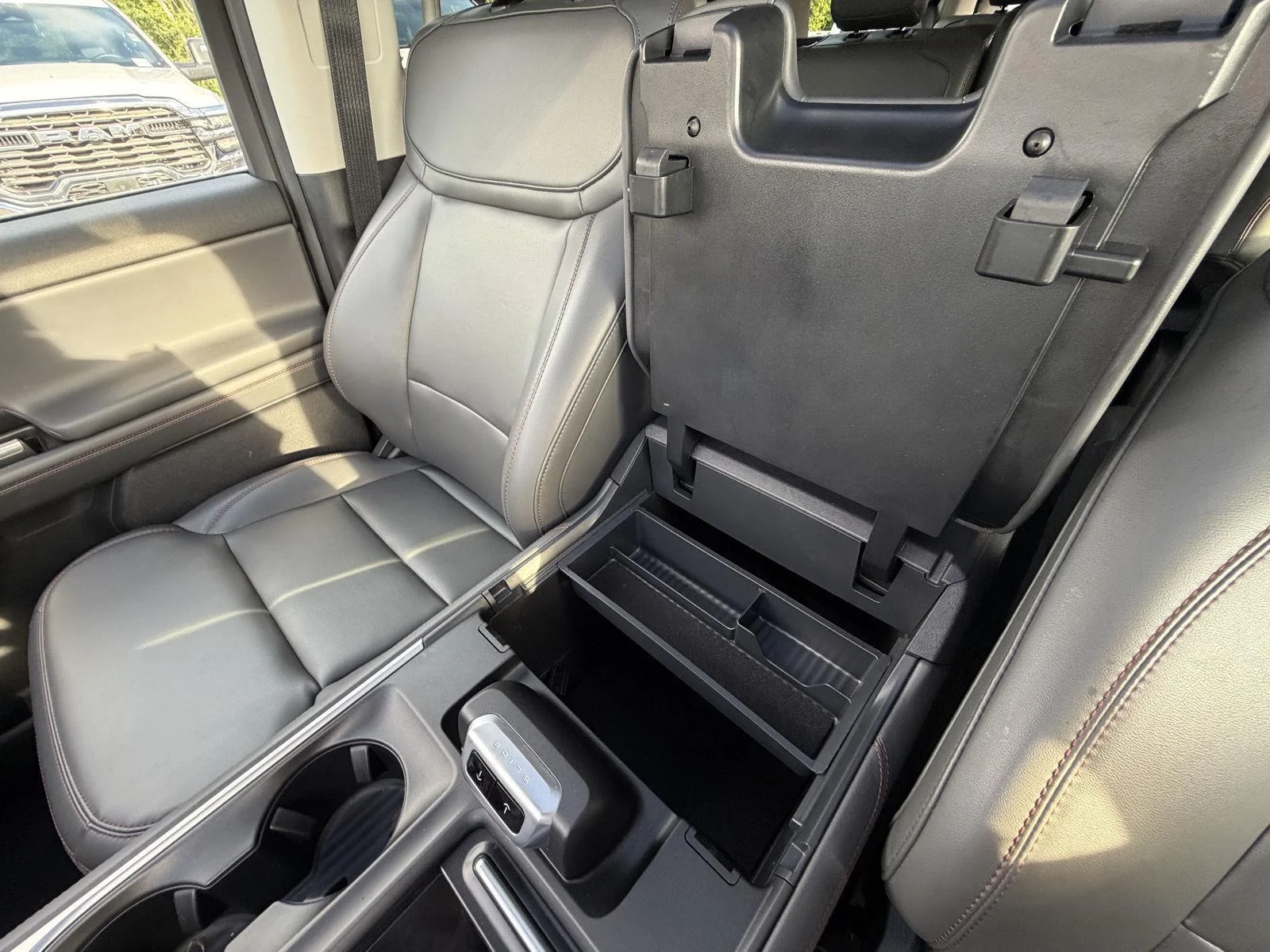 Used 2025 Oxford White Ford Active image 14