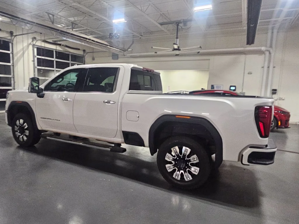 Used 2025 White GMC Denali image 9
