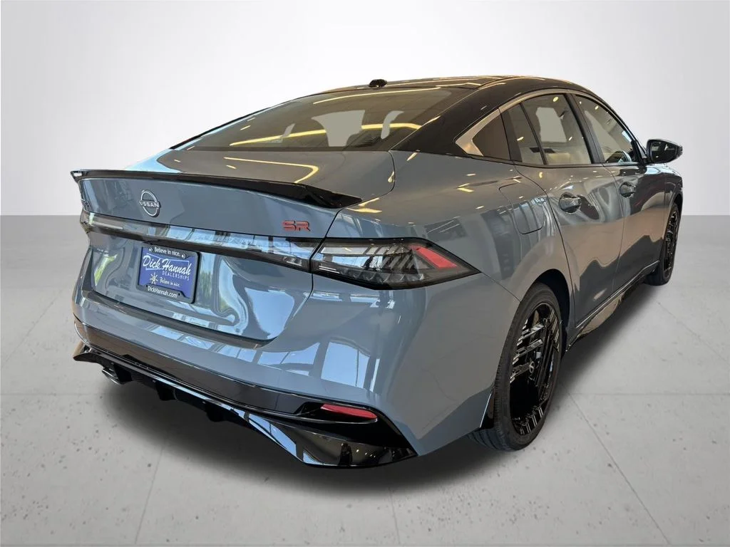 New 2026 Atlantic Gray Metallic / Super Black Two-tone Nissan SR image 7