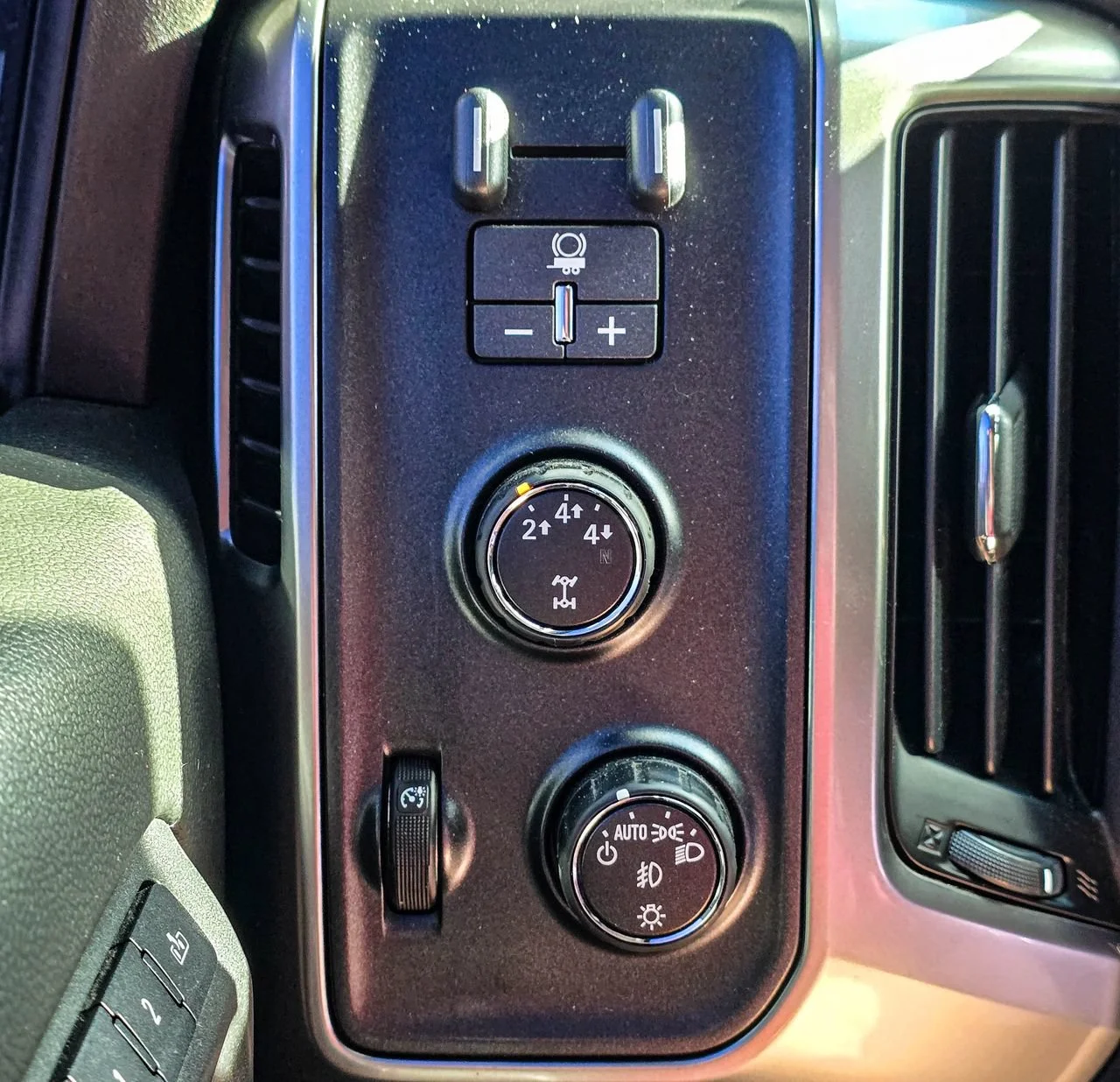 Used 2015 Black Chevrolet LTZ image 23