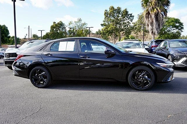 Used 2026 Black Hyundai SEL Sport image 6