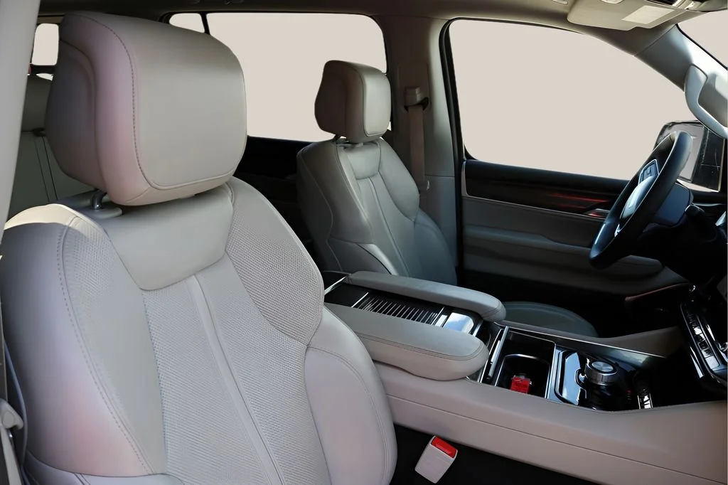 Used 2024 Gray Jeep Base image 22