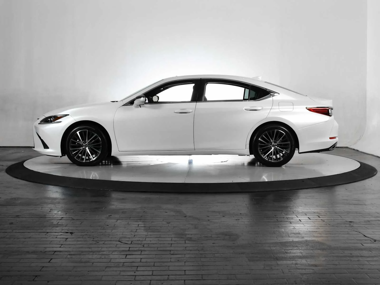 Certified Used 2023 EMINENT WHITE PEARL Lexus  image 2