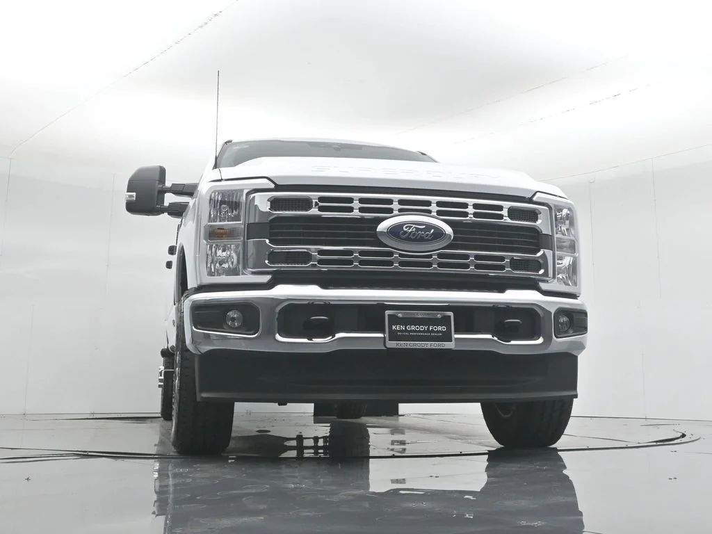 New 2026 Oxford White Ford XLT image 49