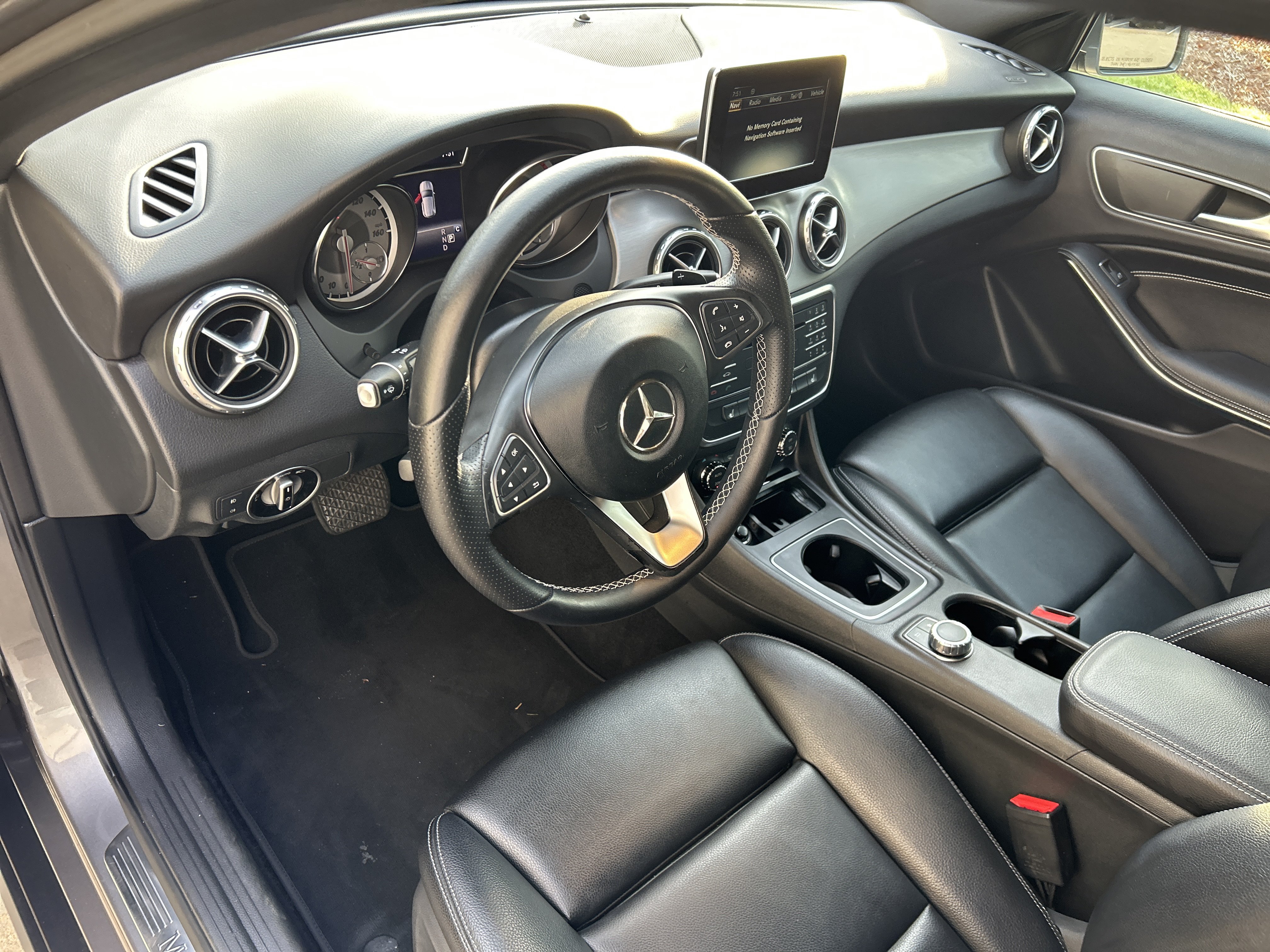 Used 2016 Mountain Gray Metallic Mercedes-Benz GLA 250 SUV image 18