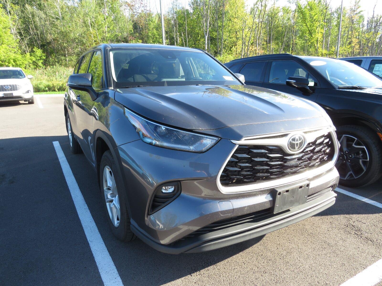 Used 2021 Magnetic Gray Metallic Toyota LE image 3