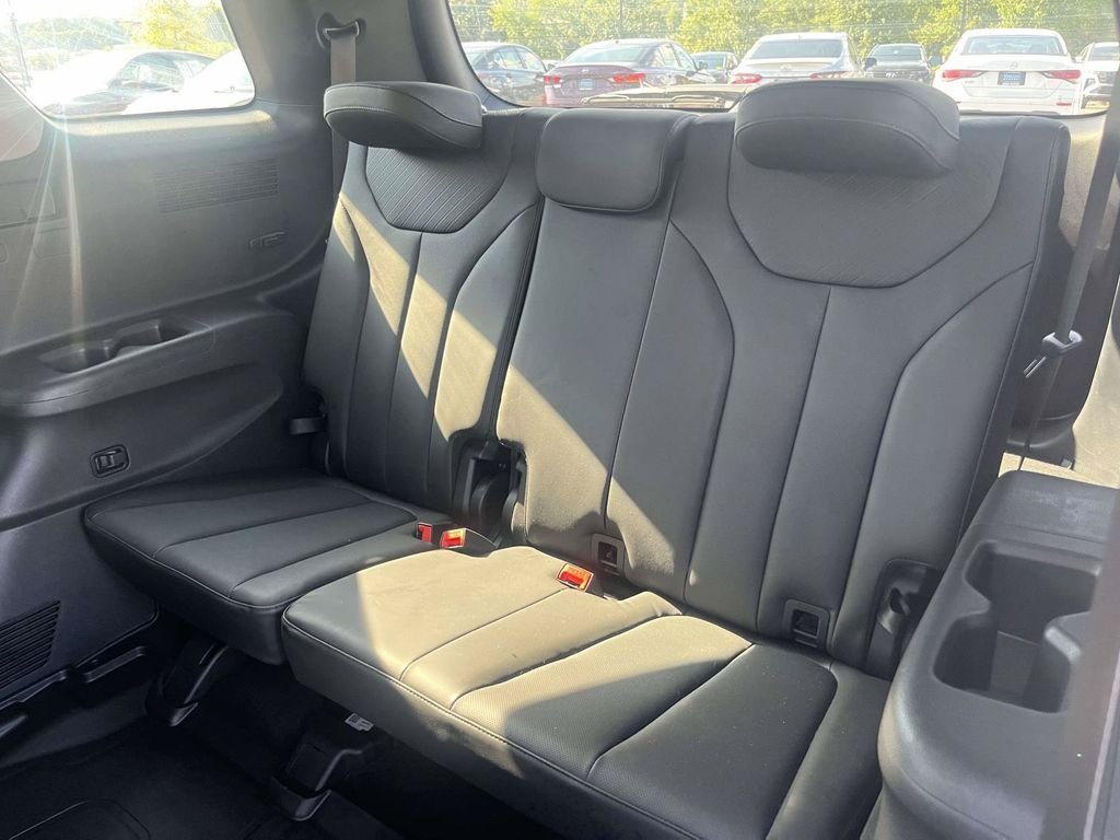 Used 2025 White Hyundai SEL image 12