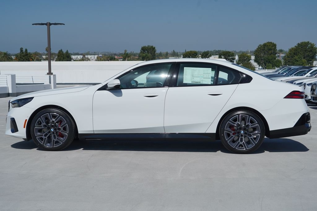 New 2027 Alpine White BMW 530i xDrive image 4