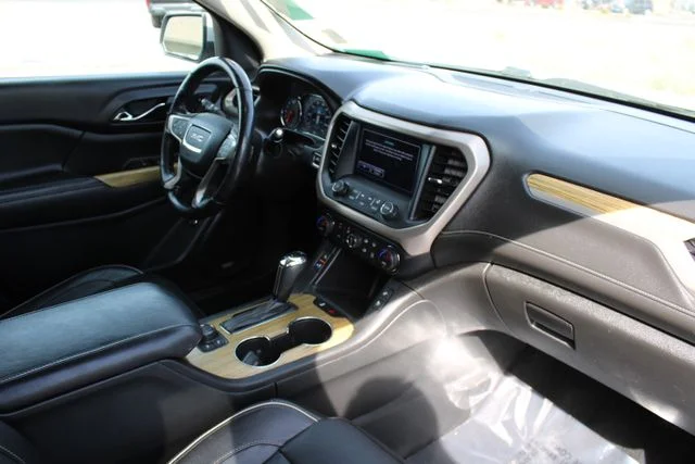Used 2017 Silver GMC Denali image 14