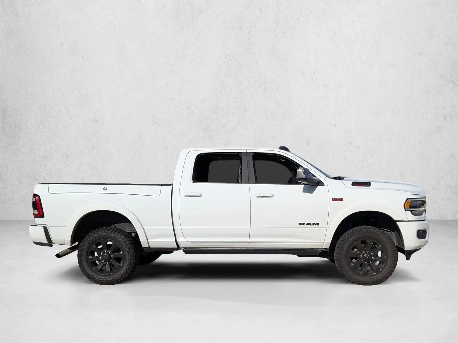 Used 2022 Bright White Clearcoat Ram Laramie image 4