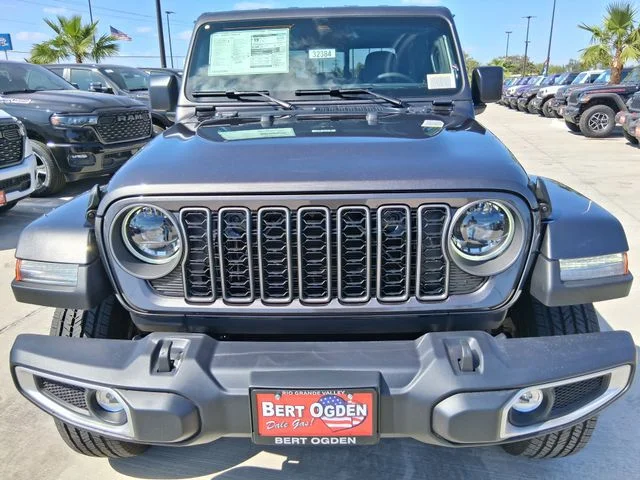 New 2026 Granite Crystal Metallic Clearcoat Jeep Sahara image 2