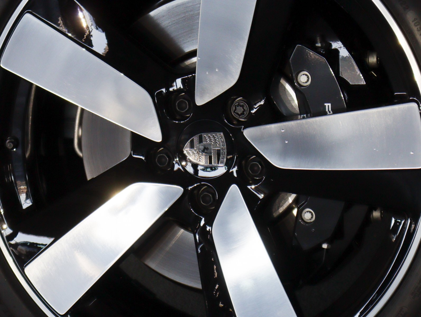 2025 Porsche Macan Turbo Electric - Photo 15