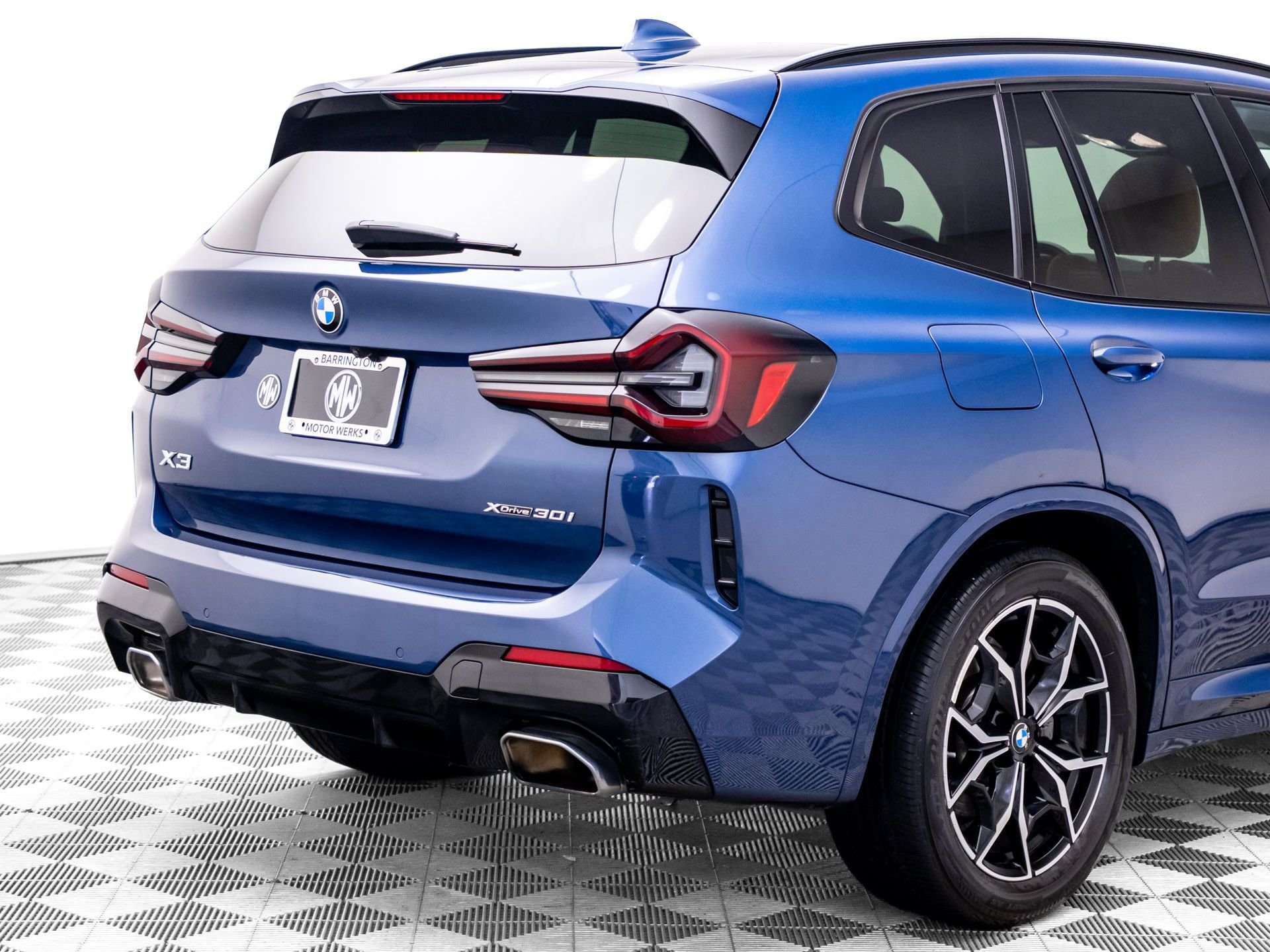 Used 2024 Blue BMW xDrive30i image 36