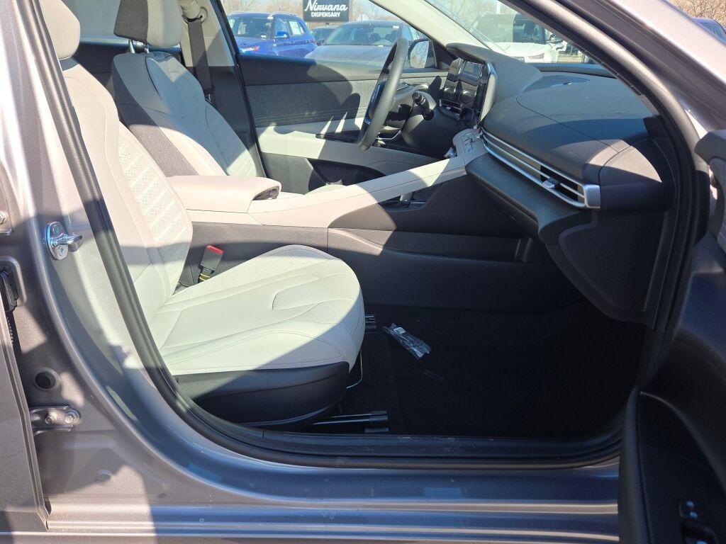New 2026 Silver Hyundai Limited image 8