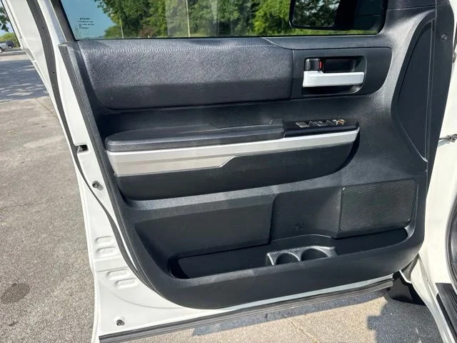 Used 2017 White Toyota SR5 image 14