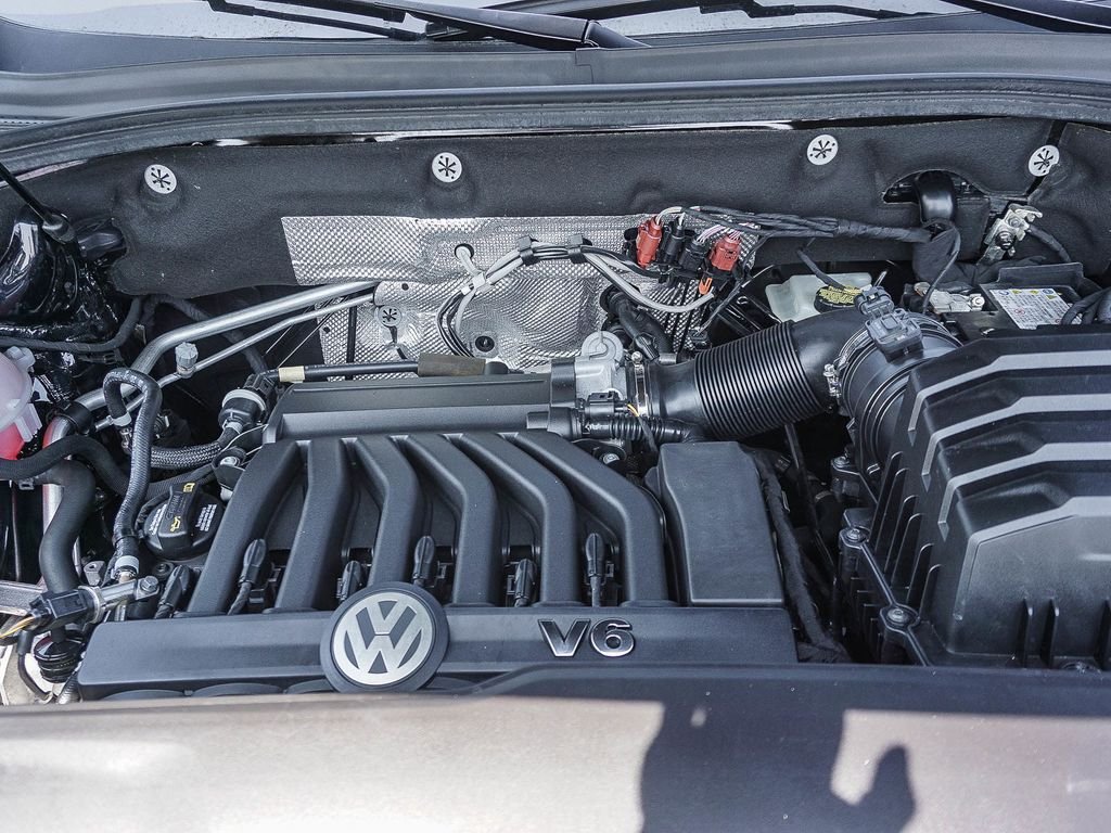 Used 2020 Black Volkswagen 3.6L V6 SE w/Technology R-Line image 25