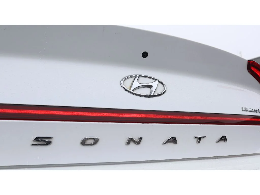 Used 2023 Serenity White Hyundai Limited image 31