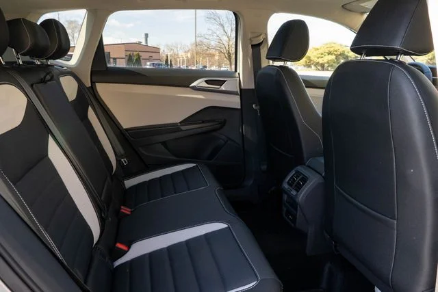 2025 Volkswagen Taos SEL - Photo 12