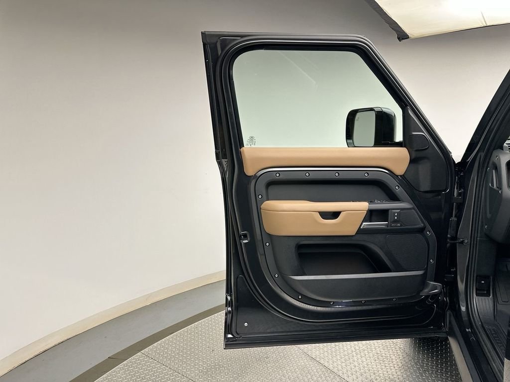 New 2026 Carpathian Grey LAND ROVER X-Dynamic SE image 9
