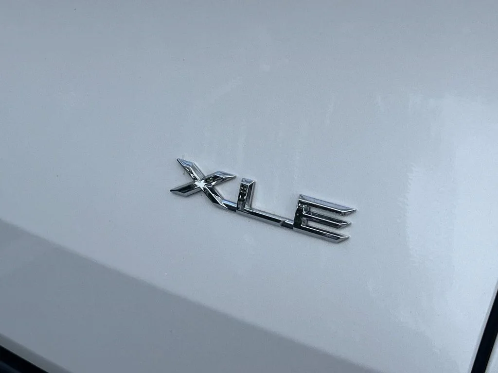 Used 2025 Beige Toyota XLE image 9