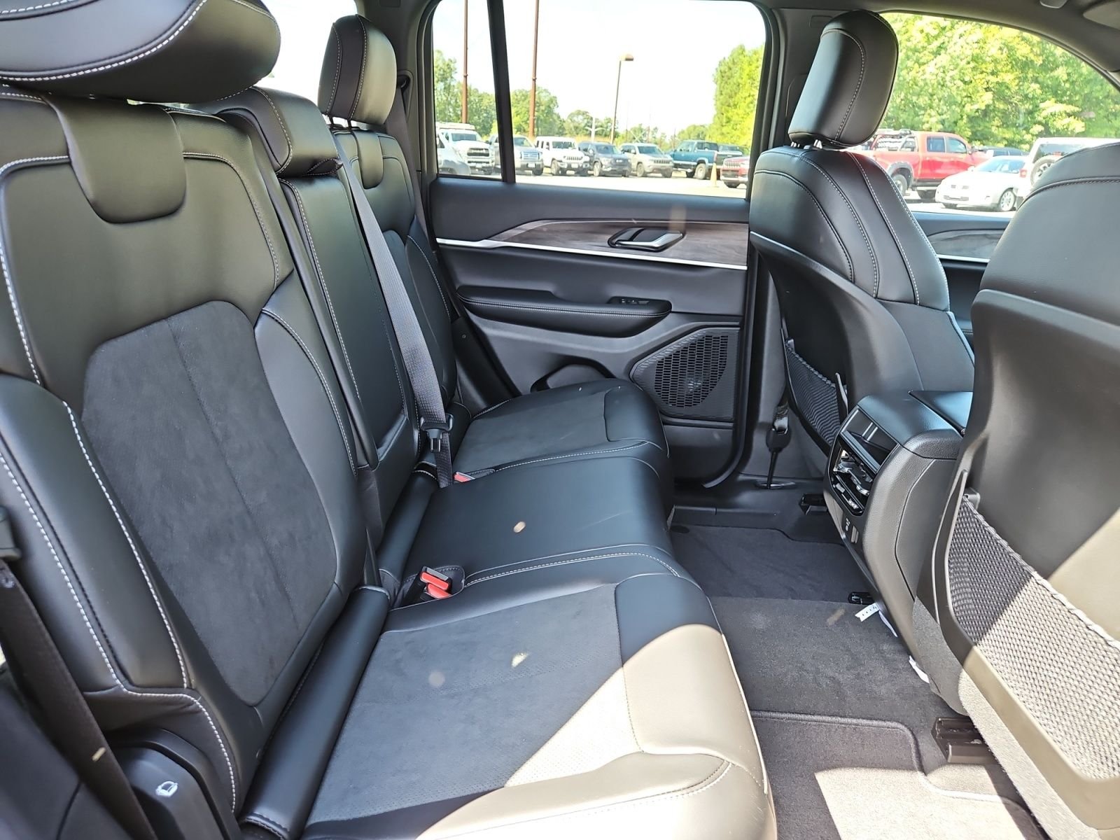 New 2027 High Gloss Black Jeep Laredo Altitude image 17