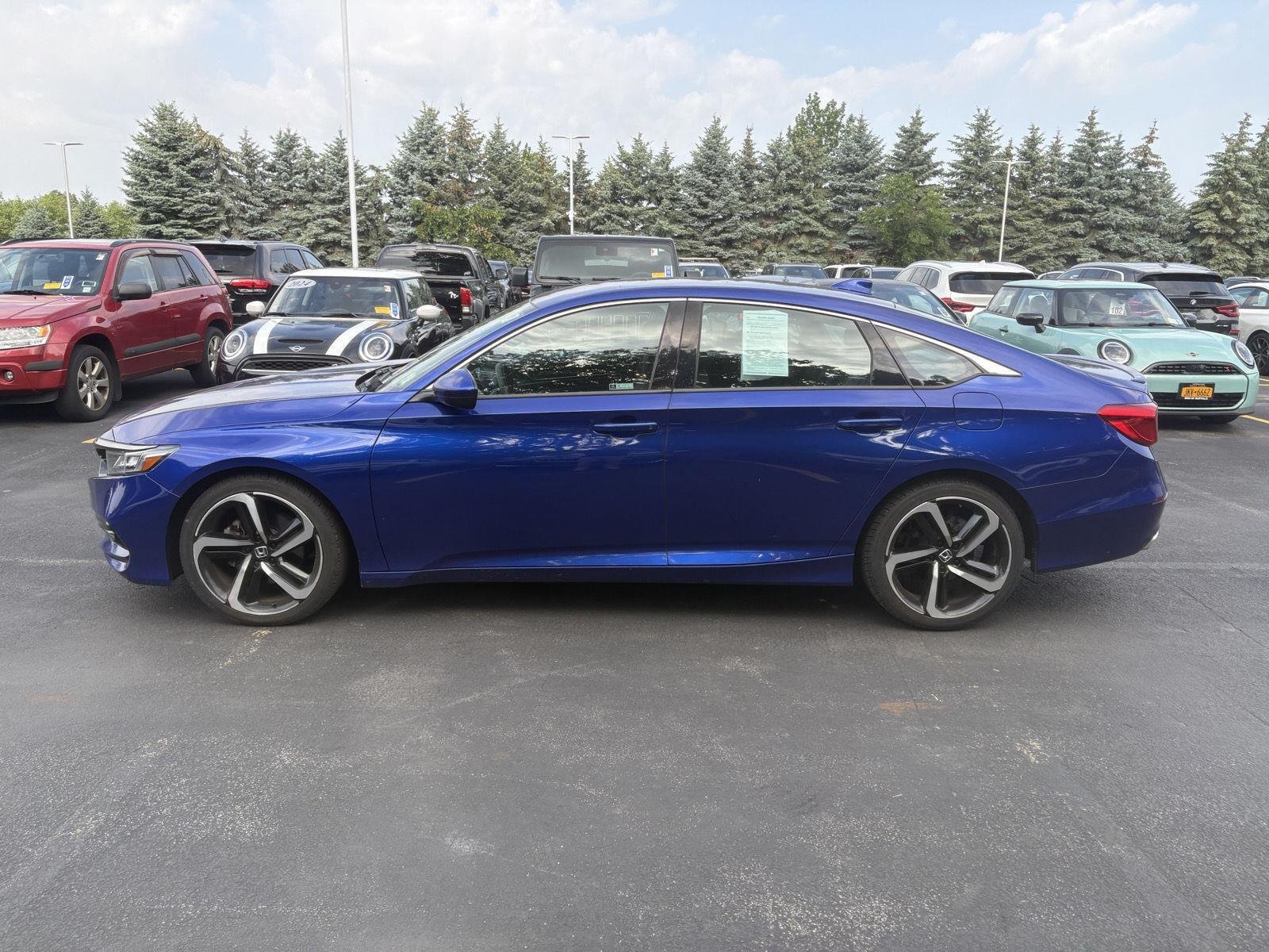 Used 2019 Still Night Pearl Honda Sport image 4