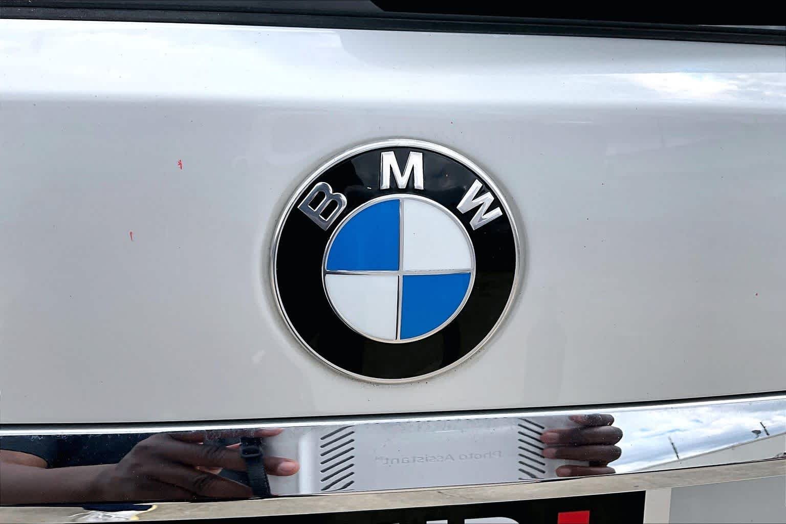 Used 2020 Mineral White Metallic BMW xDrive40i image 31