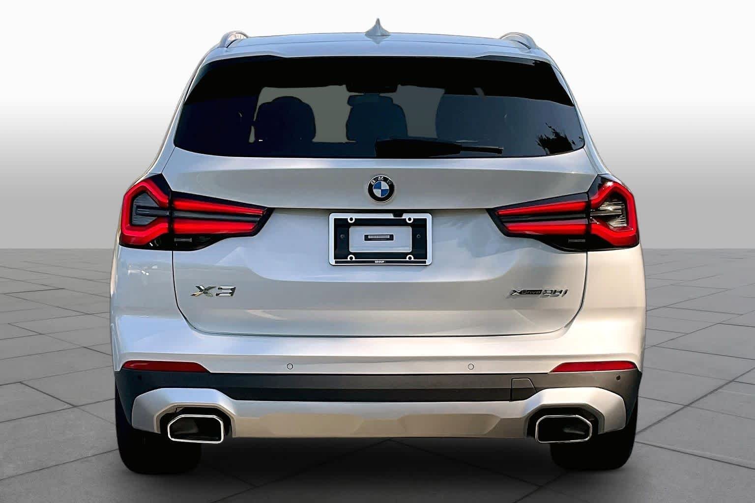 Used 2022 Mineral White Metallic BMW xDrive30i image 4